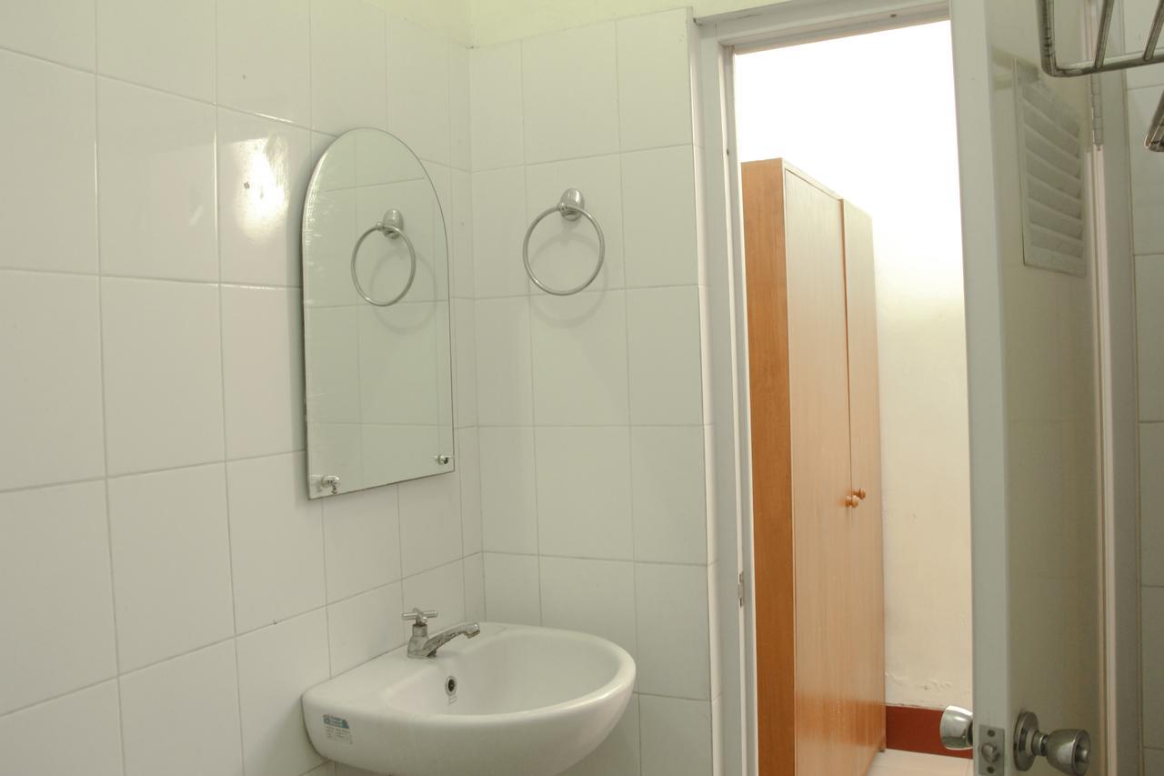 Reddoorz Plus @ Pejanggik מטאראם מראה חיצוני תמונה